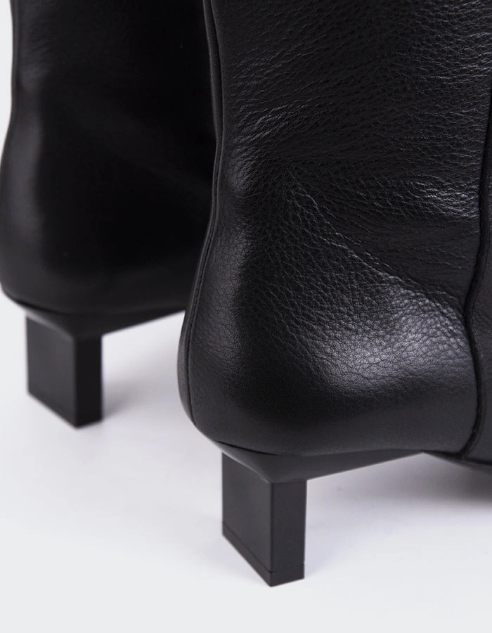 Blanzy Black Leather