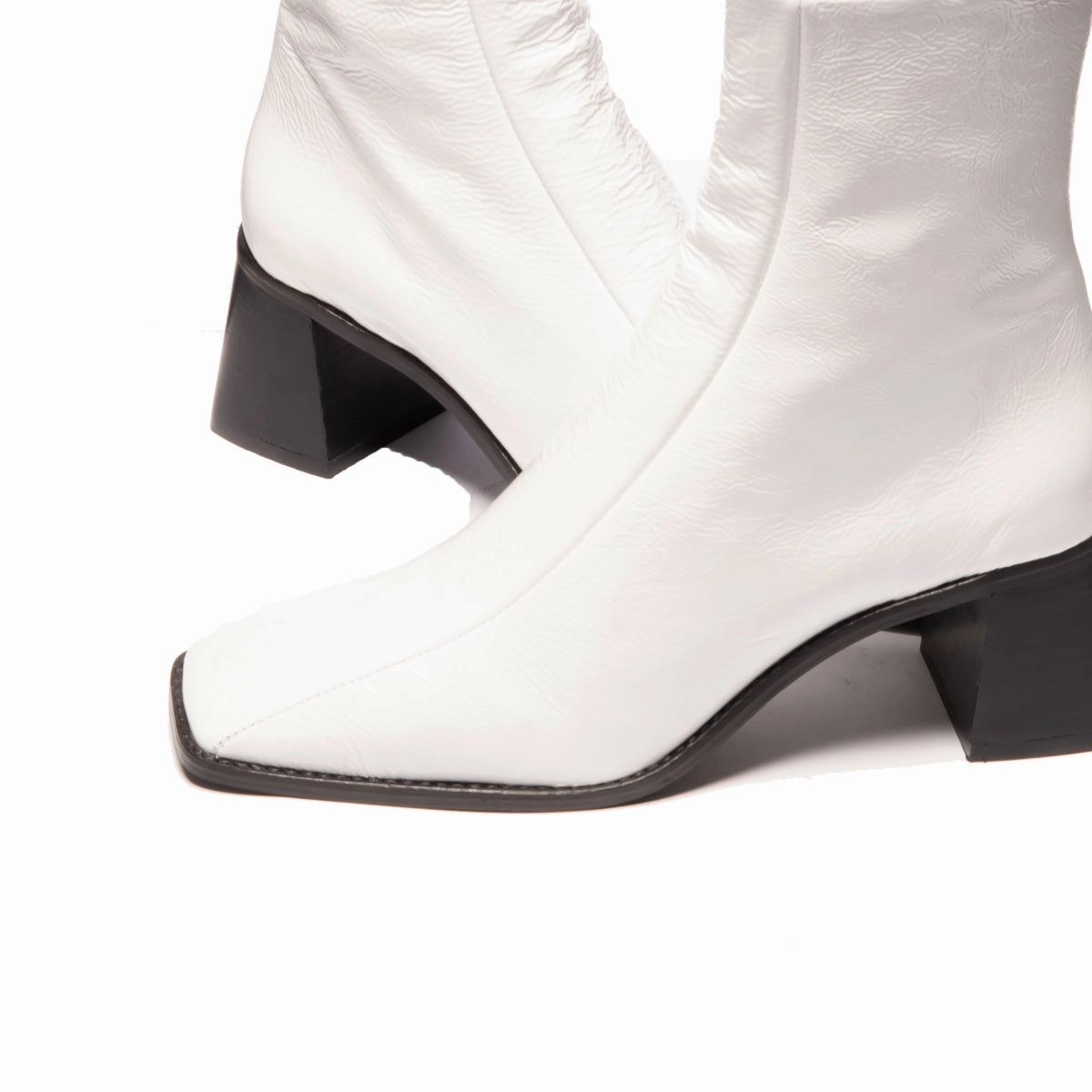 Bogart White Naplack