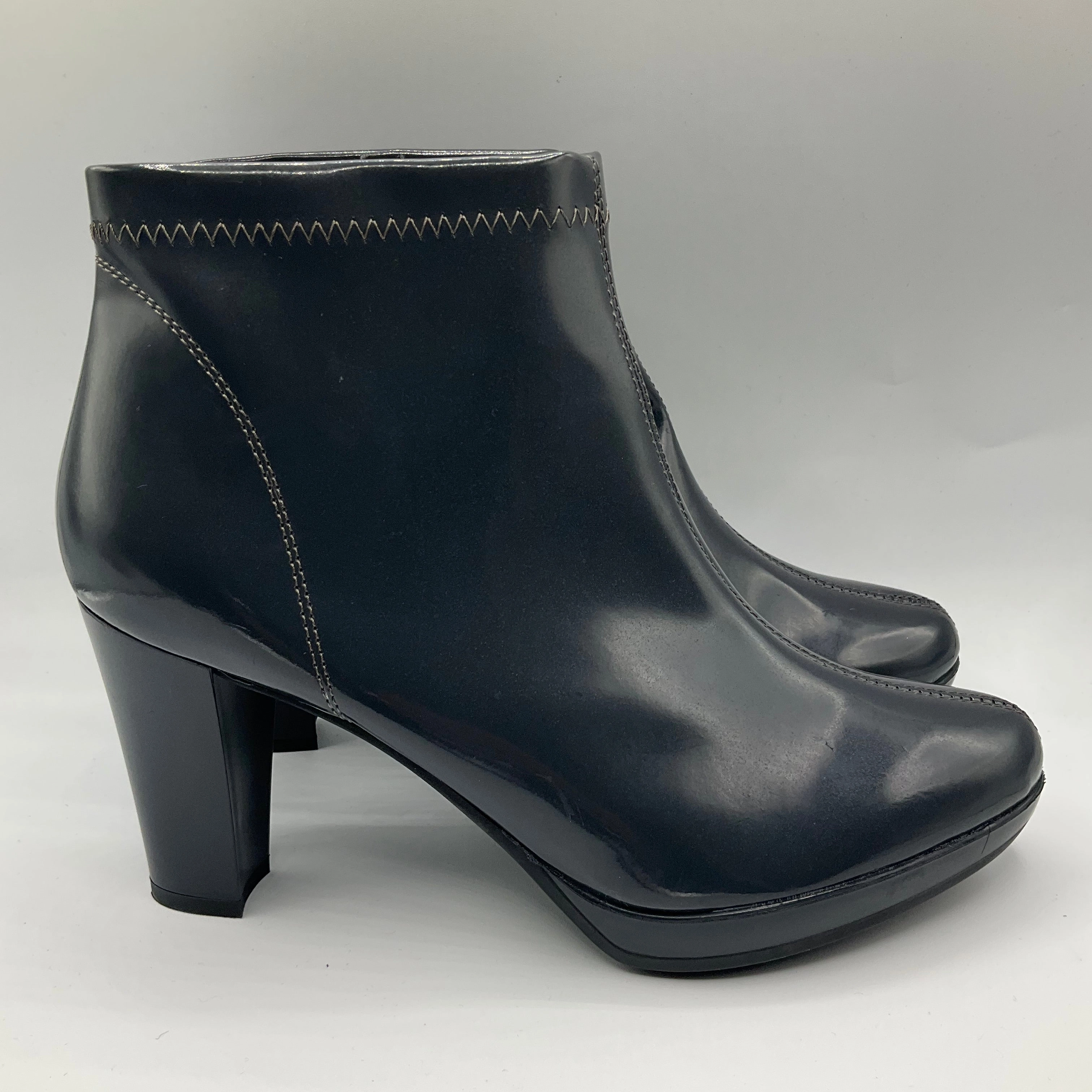Boots Ankle Heels By Clothes Mentor In Grey, Size: 8.5