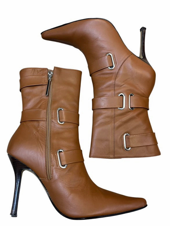 Boots Ankle Heels By Cmf In Brown, Size: 7