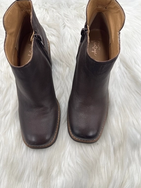 Boots Ankle Heels By Crown Vintage In Brown, Size: 6.5