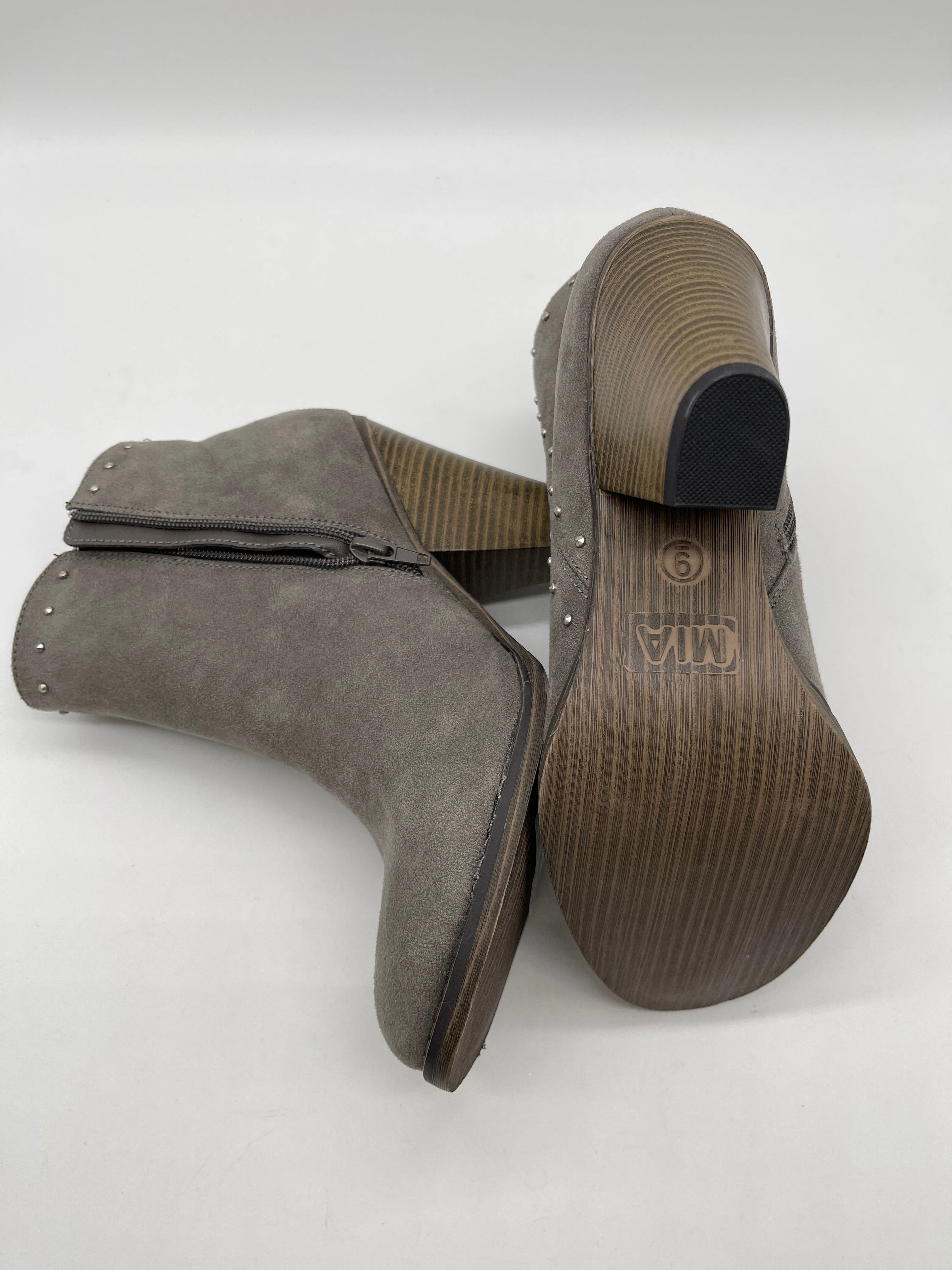 Boots Ankle Heels By Mia In Grey, Size: 9