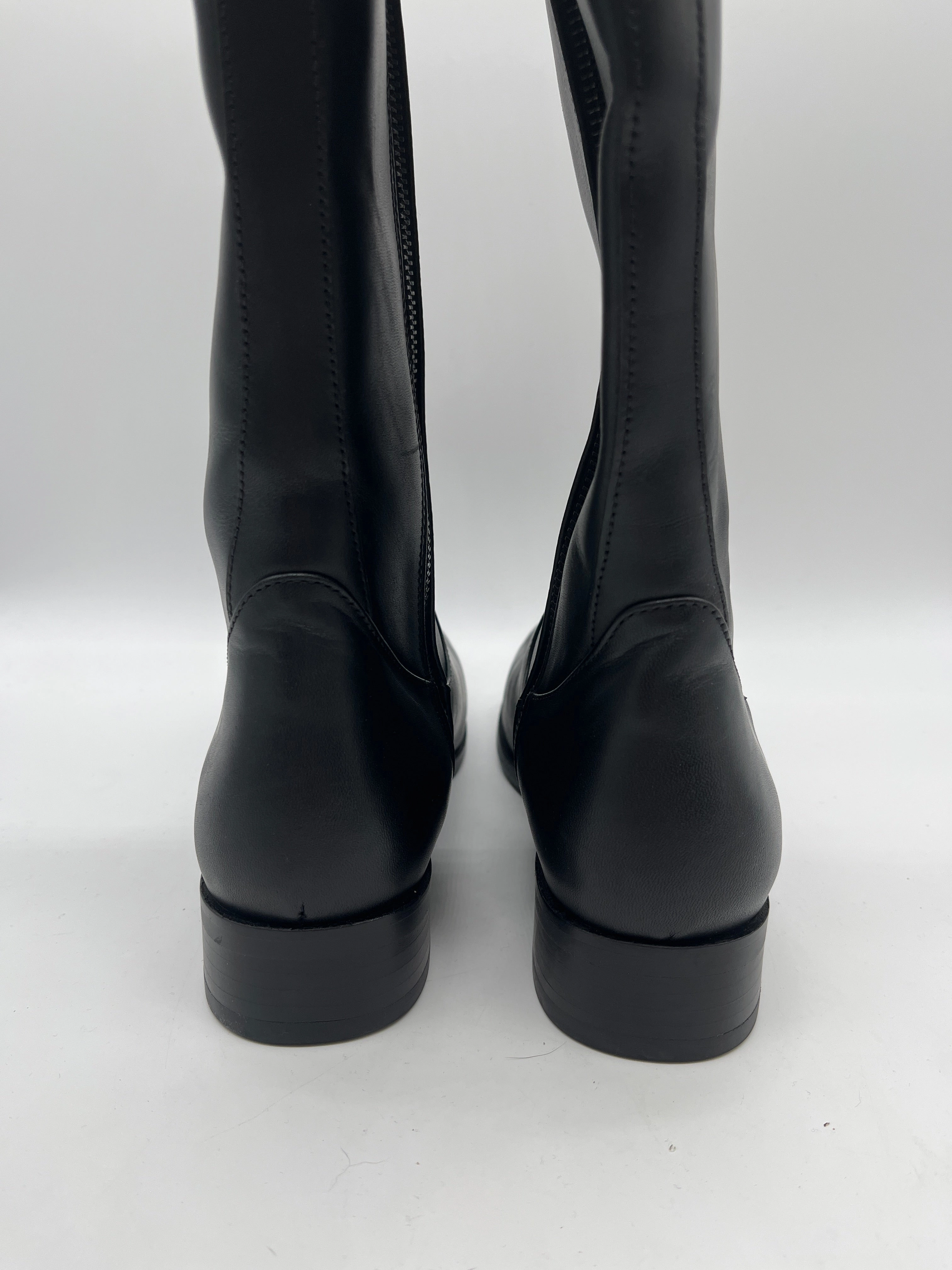 Boots Knee Flats By Clothes Mentor In Black, Size: 9