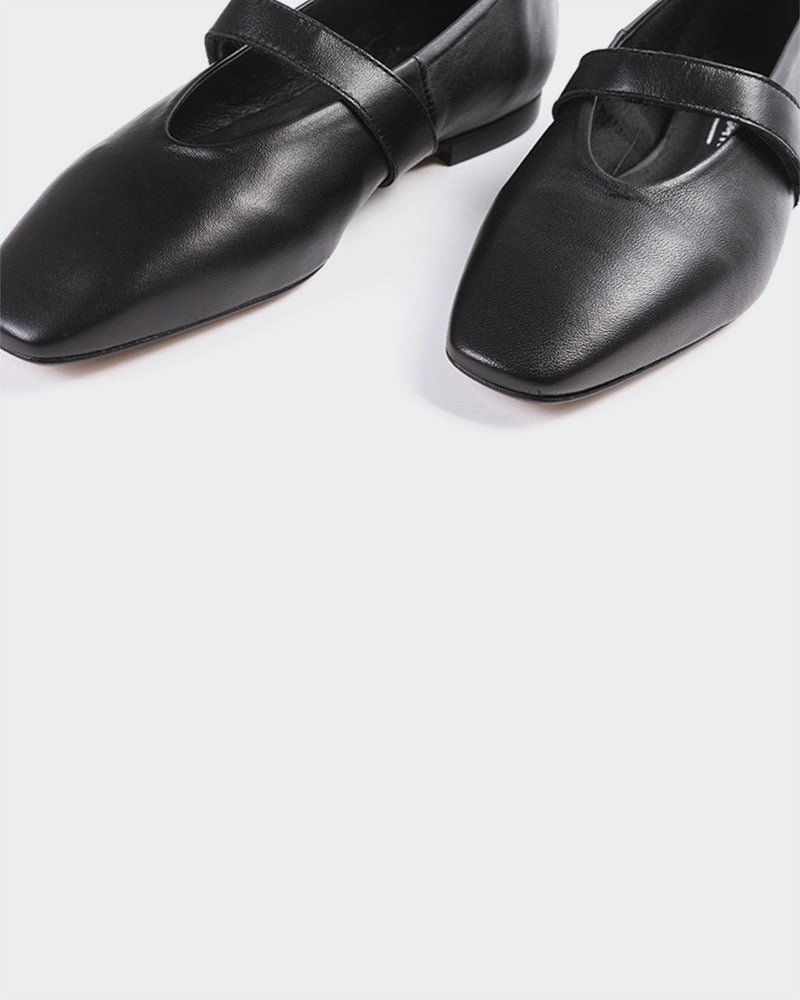 Flordeliz Black Leather