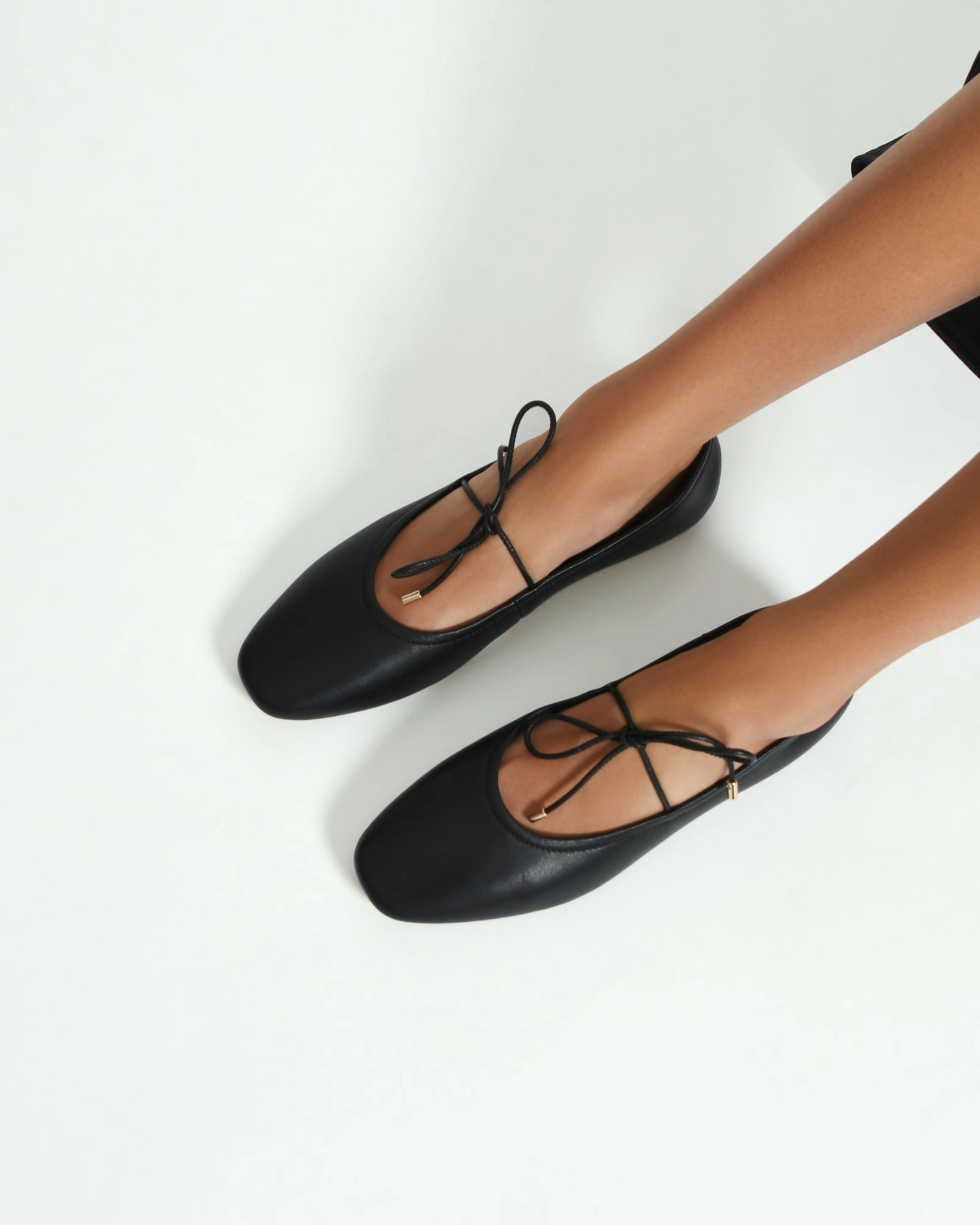 PETAL CASUAL FLATS BLACK LEATHER