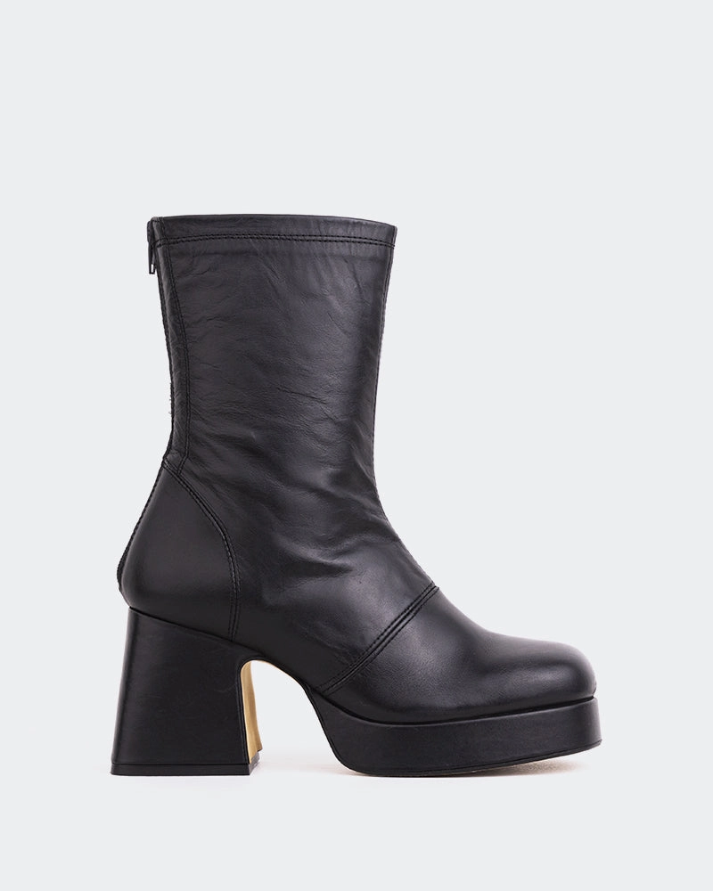 Qoli Black Leather