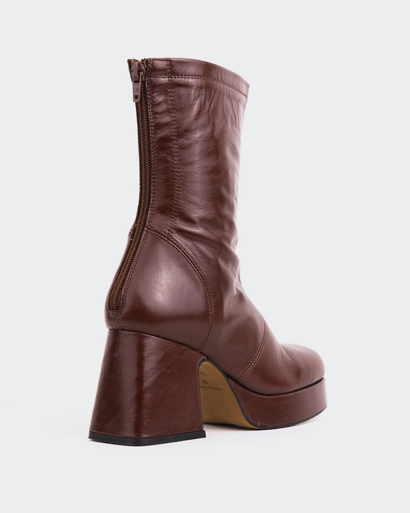 Qoli Chestnut Leather